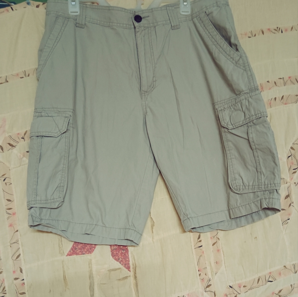 Men's beige Cargo Supplies North Bay cargo shorts 36" waist